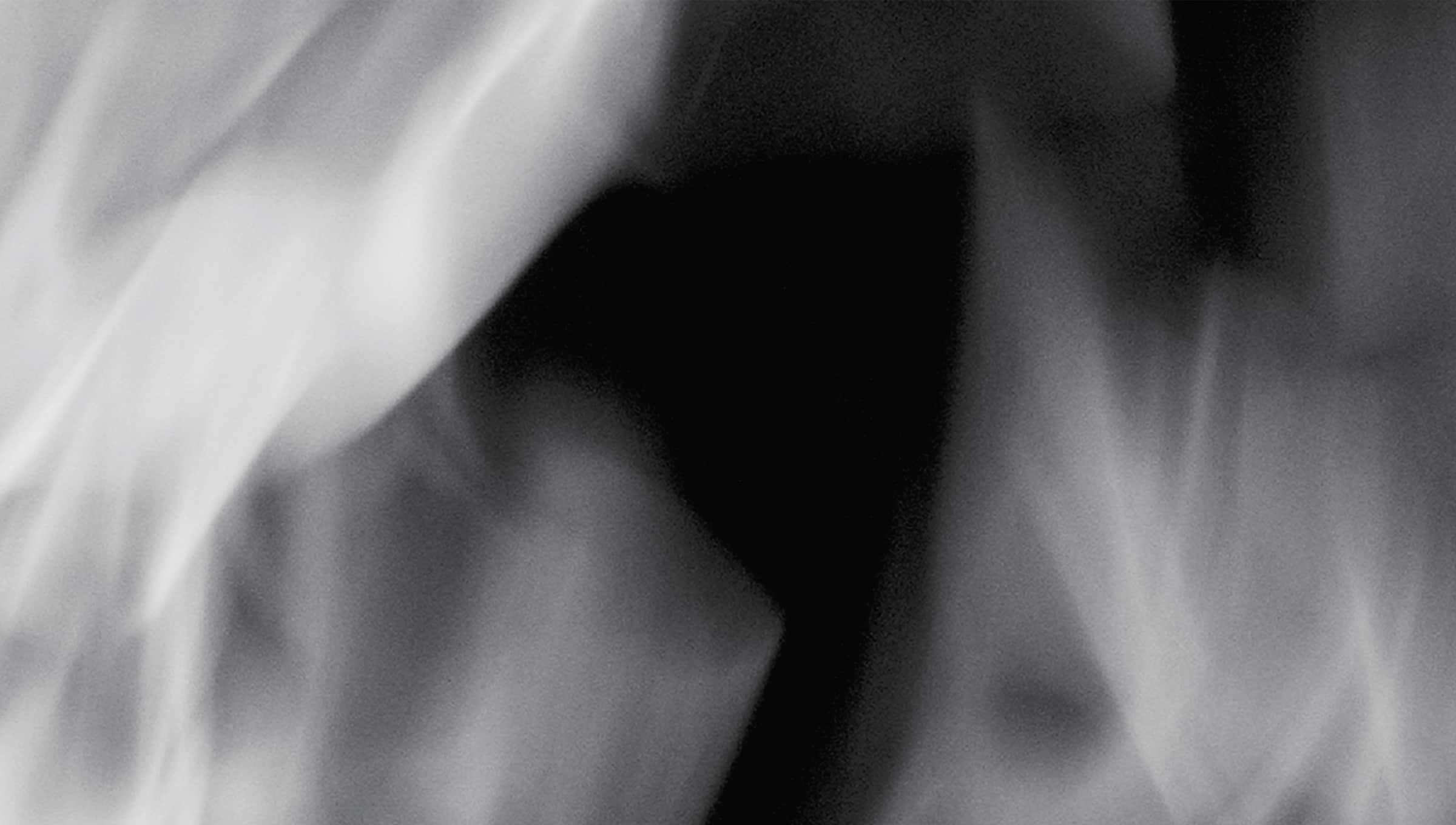 Image en noir et blanc de flammes