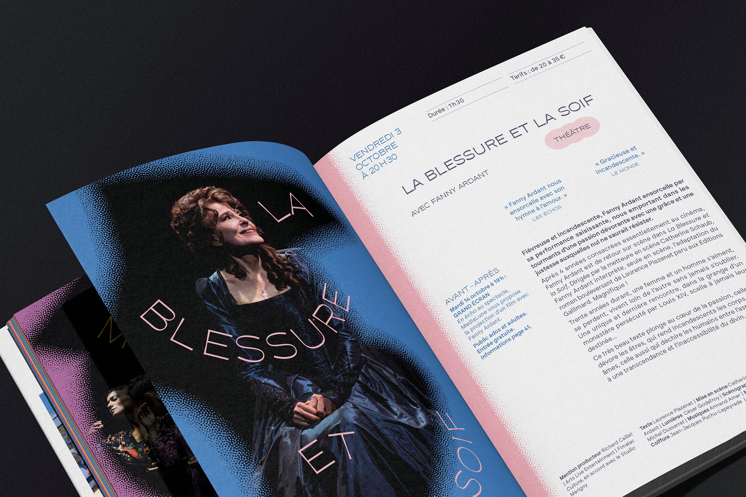 Photo du programme ouvert sur une page de spectacle